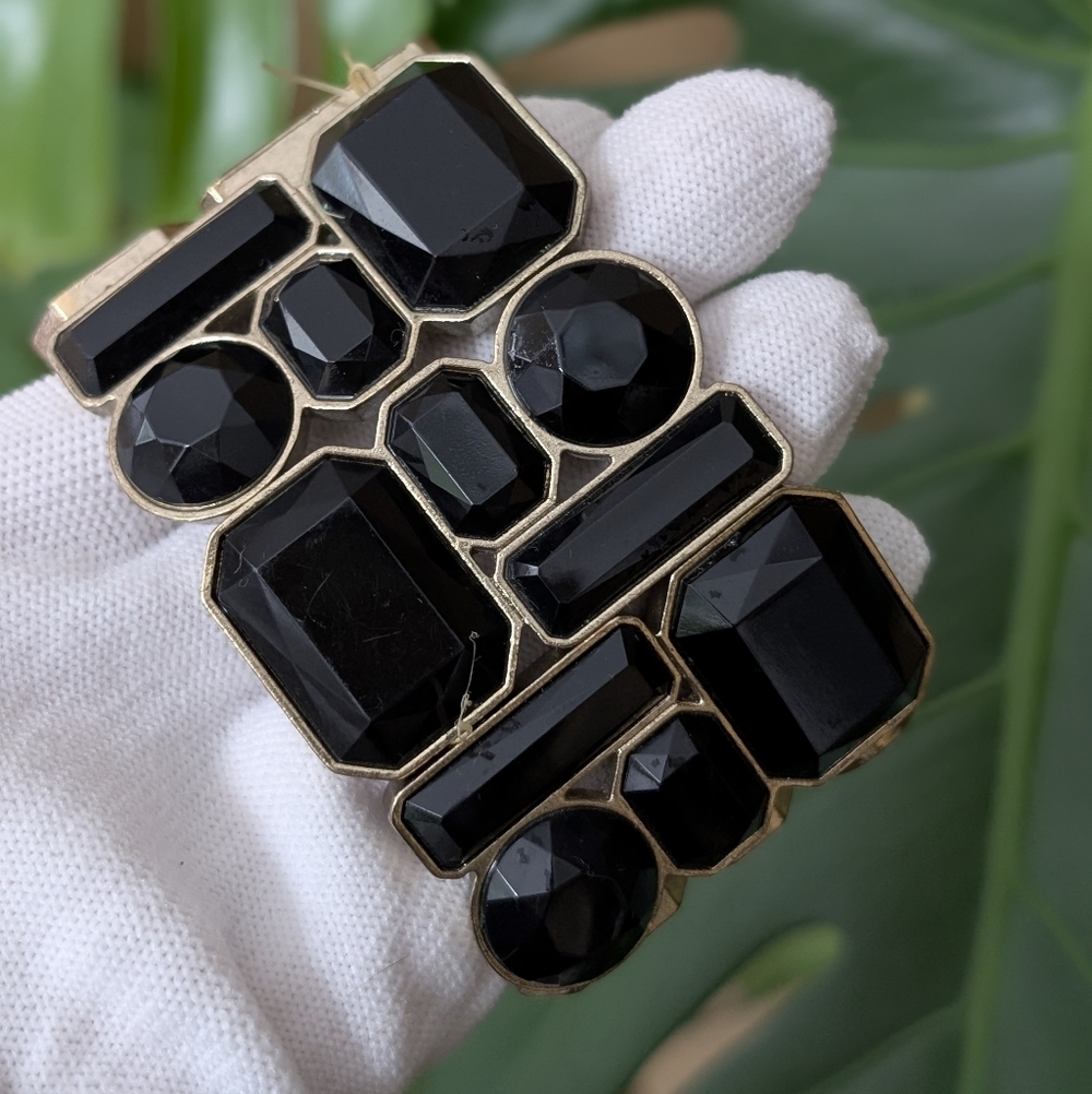 Black Faceted Stone Stretch Bracelet | Gold-Tone Geometric Link